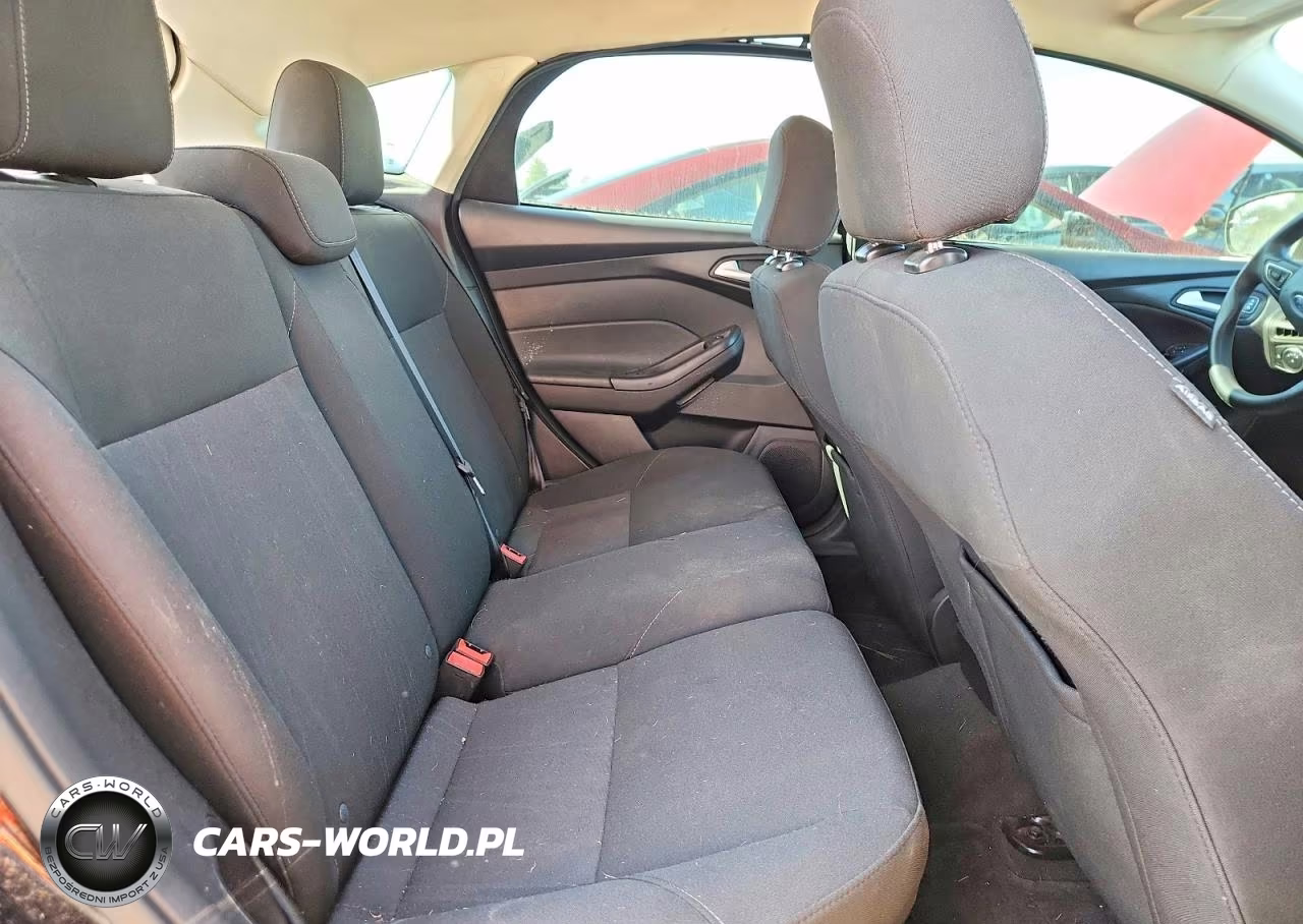 2017 Ford Focus Se VIN:1FADP3K27HL243723 - 10