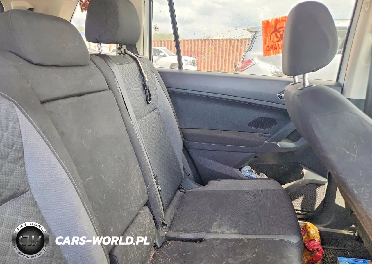 2018 Volkswagen Tiguan S VIN:3VV1B7AX4JM012154 - 11