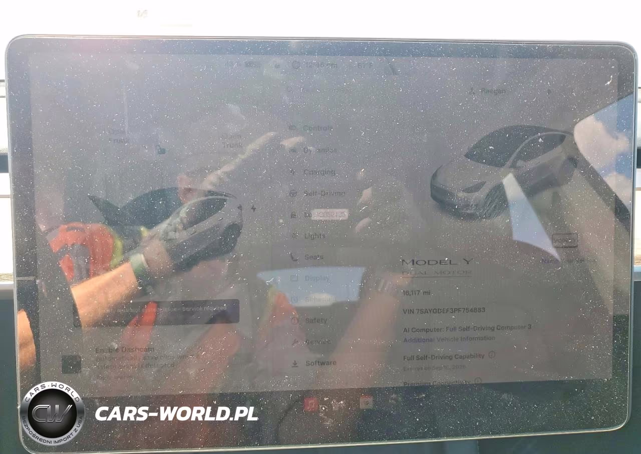 2023 Tesla Model Y VIN:7SAYGDEF3PF754883 - 9