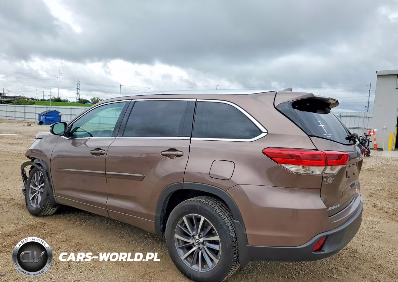 2018 Toyota Highlander Xle VIN:5TDJZRFH8JS875059 - 2