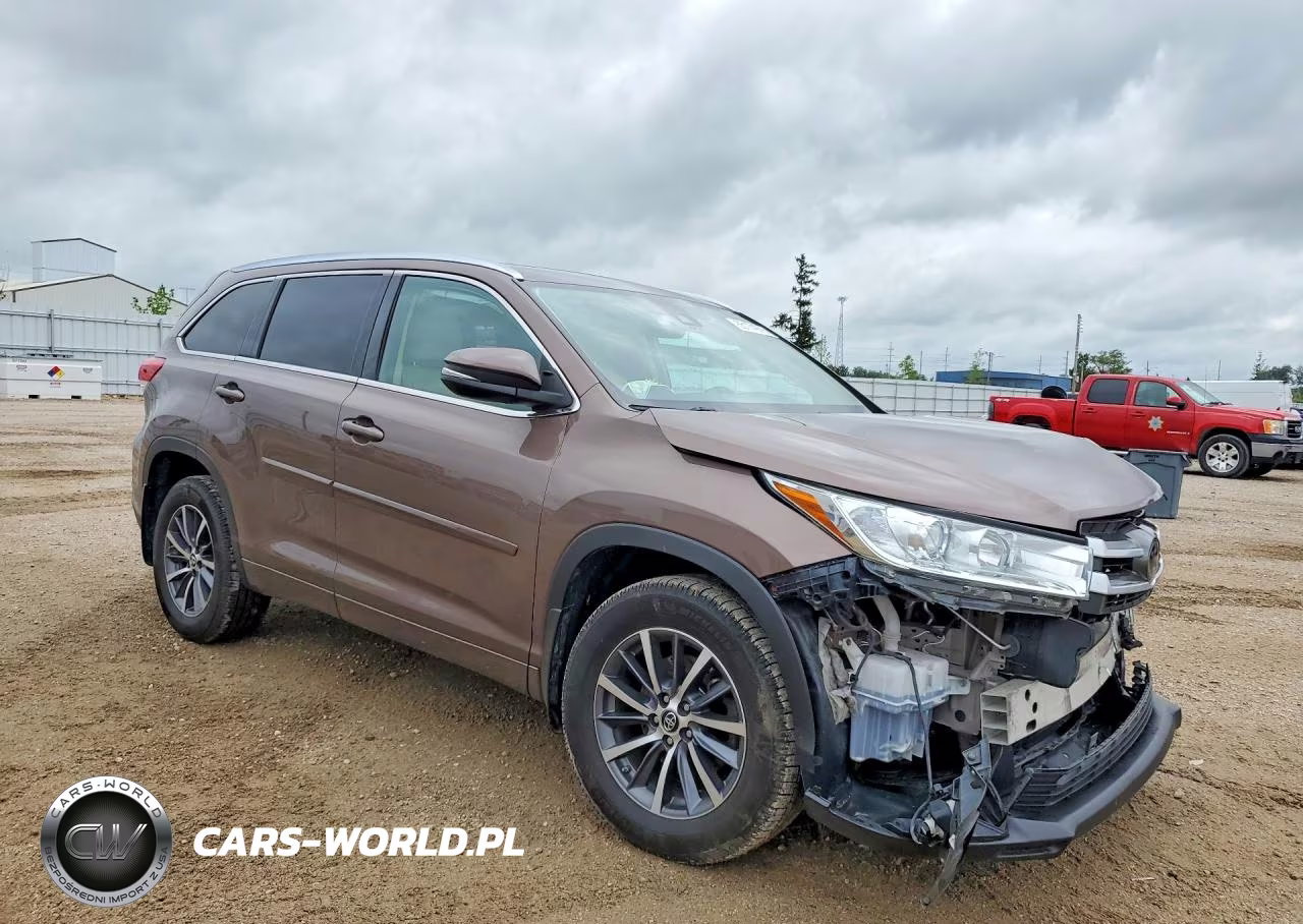 2018 Toyota Highlander Xle VIN:5TDJZRFH8JS875059 - 4