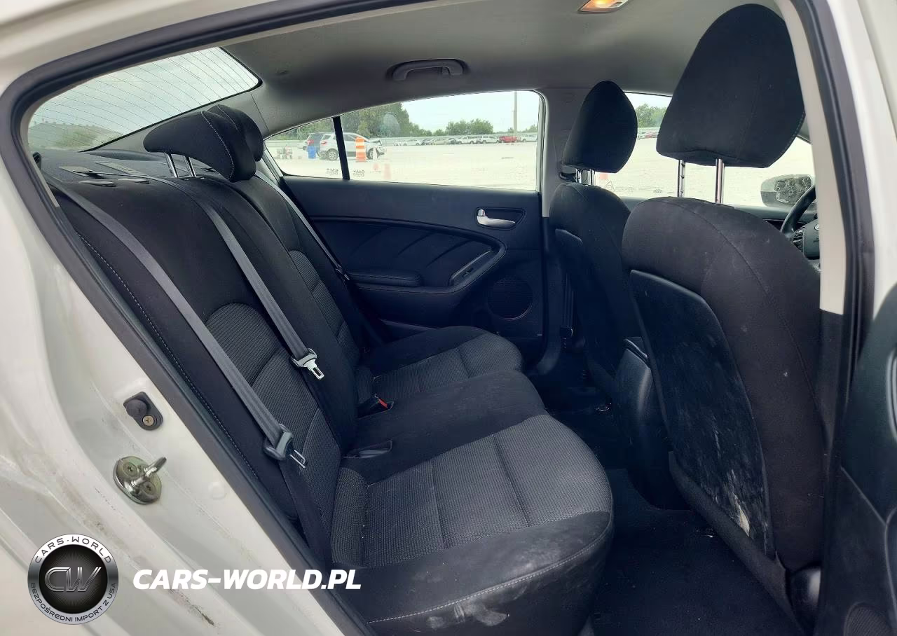 2018 Kia Forte Lx VIN:3KPFK4A7XJE239328 - 10