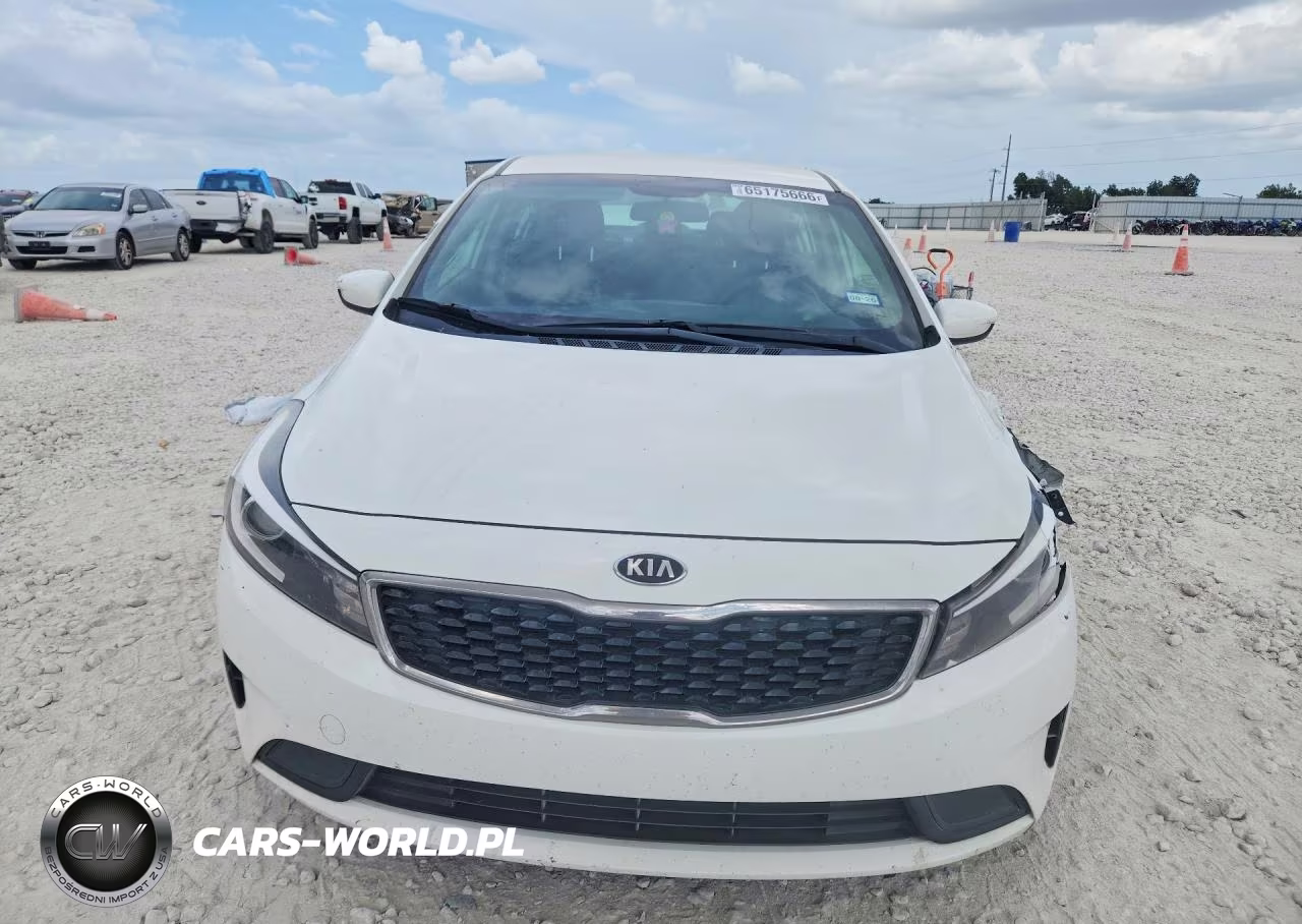 2018 Kia Forte Lx VIN:3KPFK4A7XJE239328 - 5