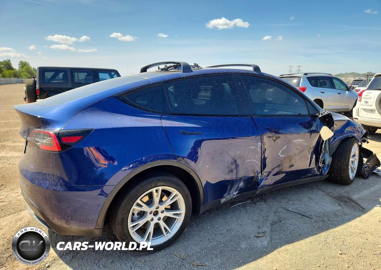 2021 Tesla Model Y VIN:5YJYGDEE3MF109988 - 3