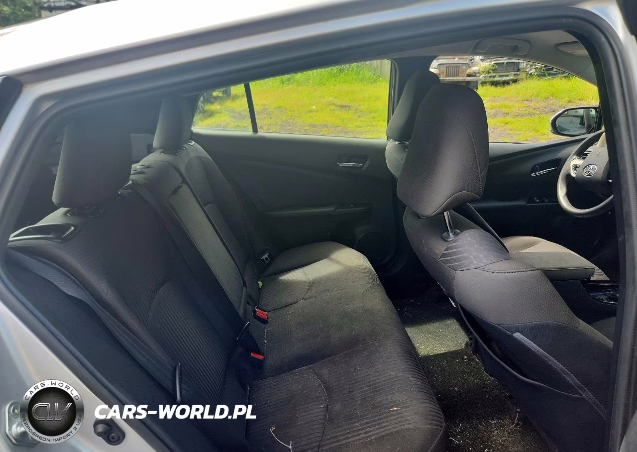 2018 Toyota Prius VIN:JTDKBRFU8J3081640 - 10