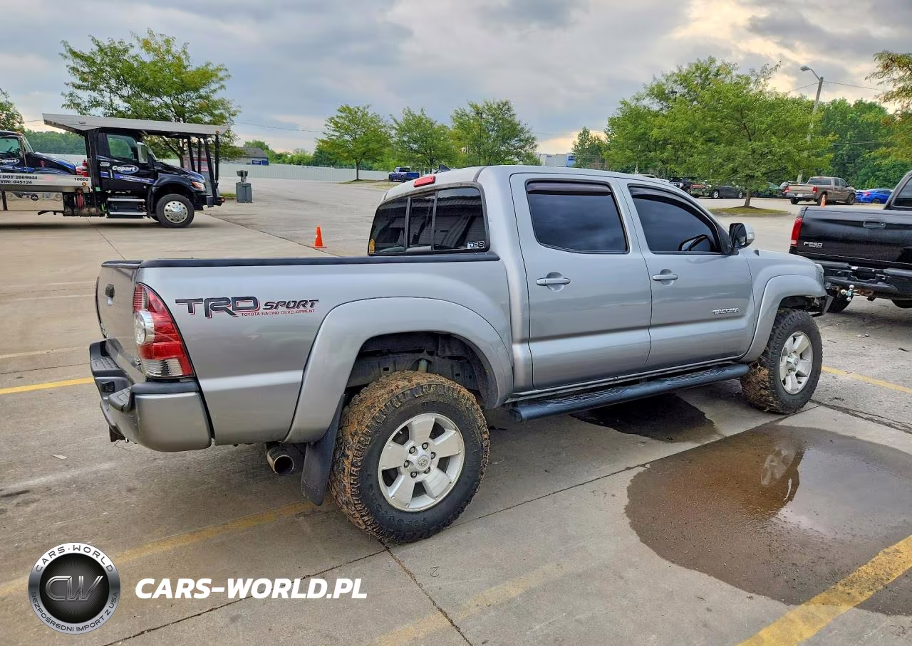 2015 Toyota Tacoma V6 VIN:3TMLU4EN0FM195763 - 3