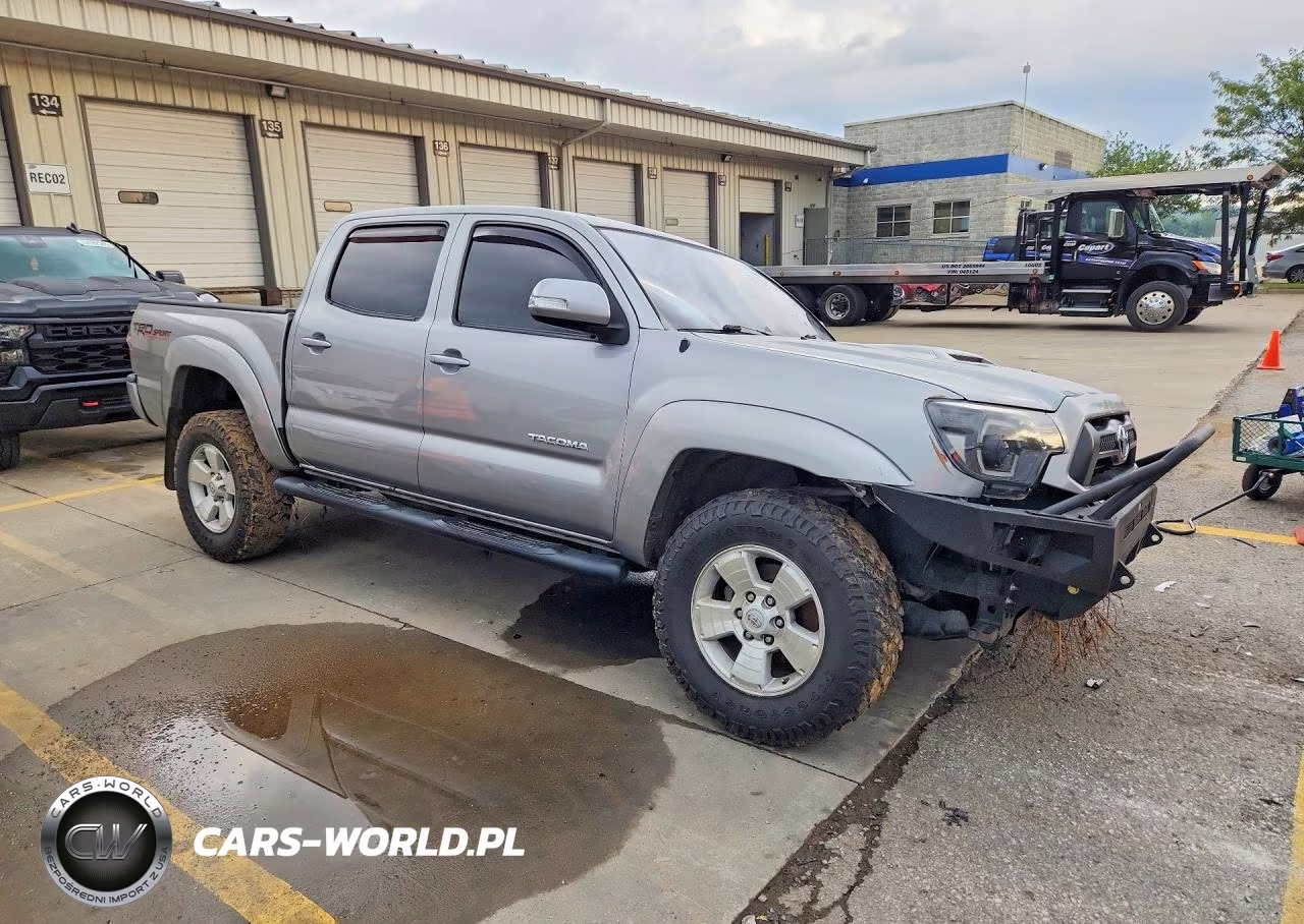 2015 Toyota Tacoma V6 VIN:3TMLU4EN0FM195763 - 4