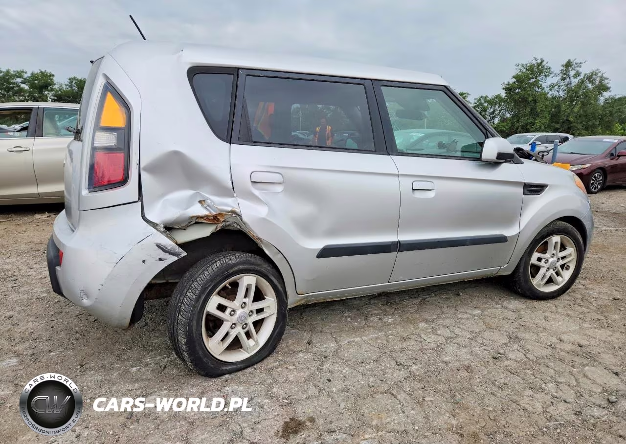 2010 Kia Soul + VIN:KNDJT2A28A7704270 - 3