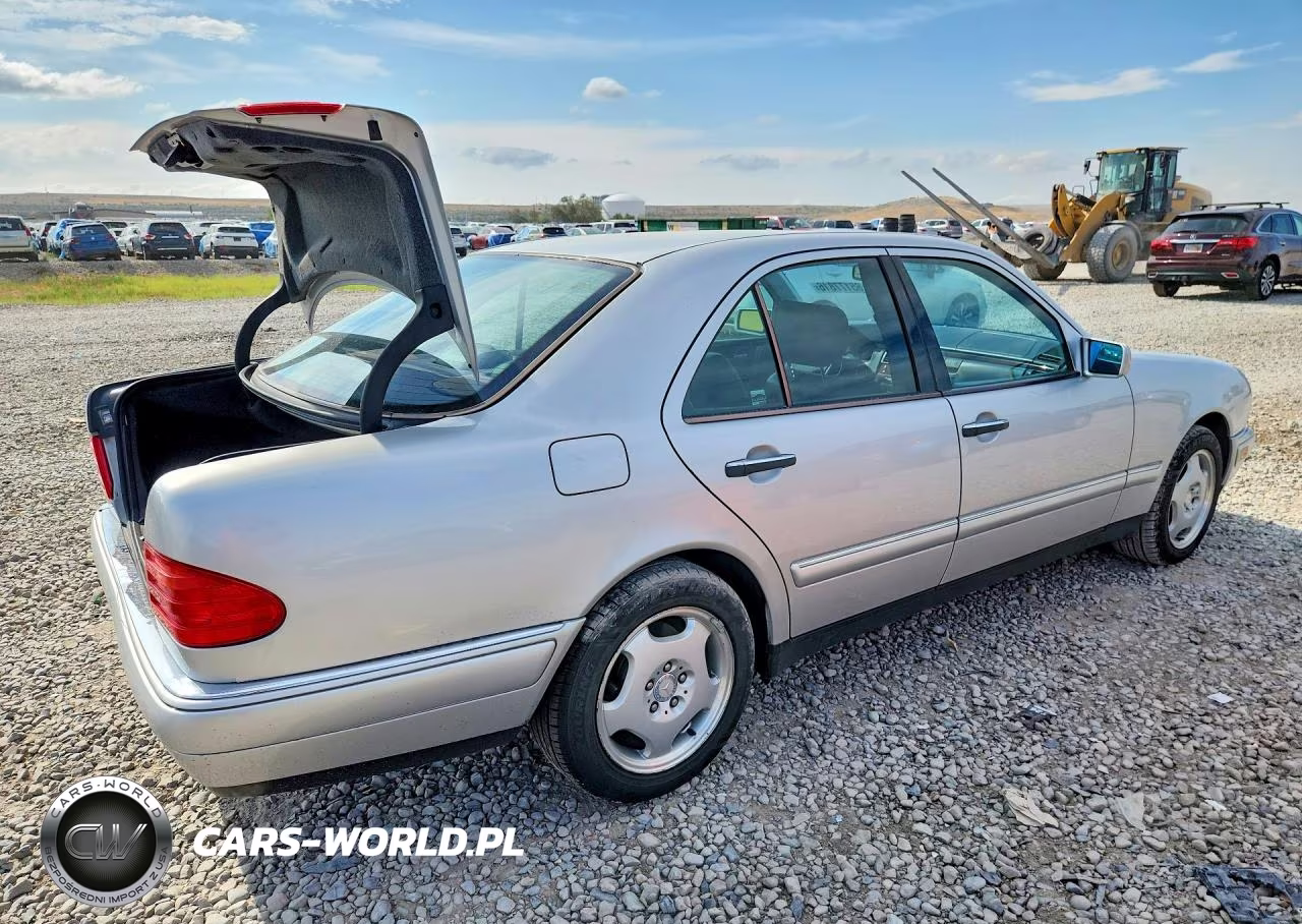 1999 Mercedes-Benz E 320 VIN:WDBJF65H4XA743428 - 3