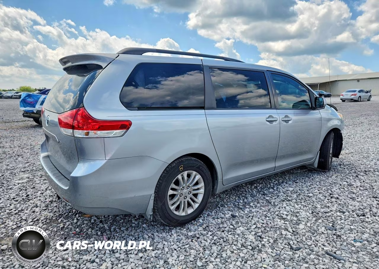 2013 Toyota Sienna Le VIN:5TDKK3DC1DS399268 - 3