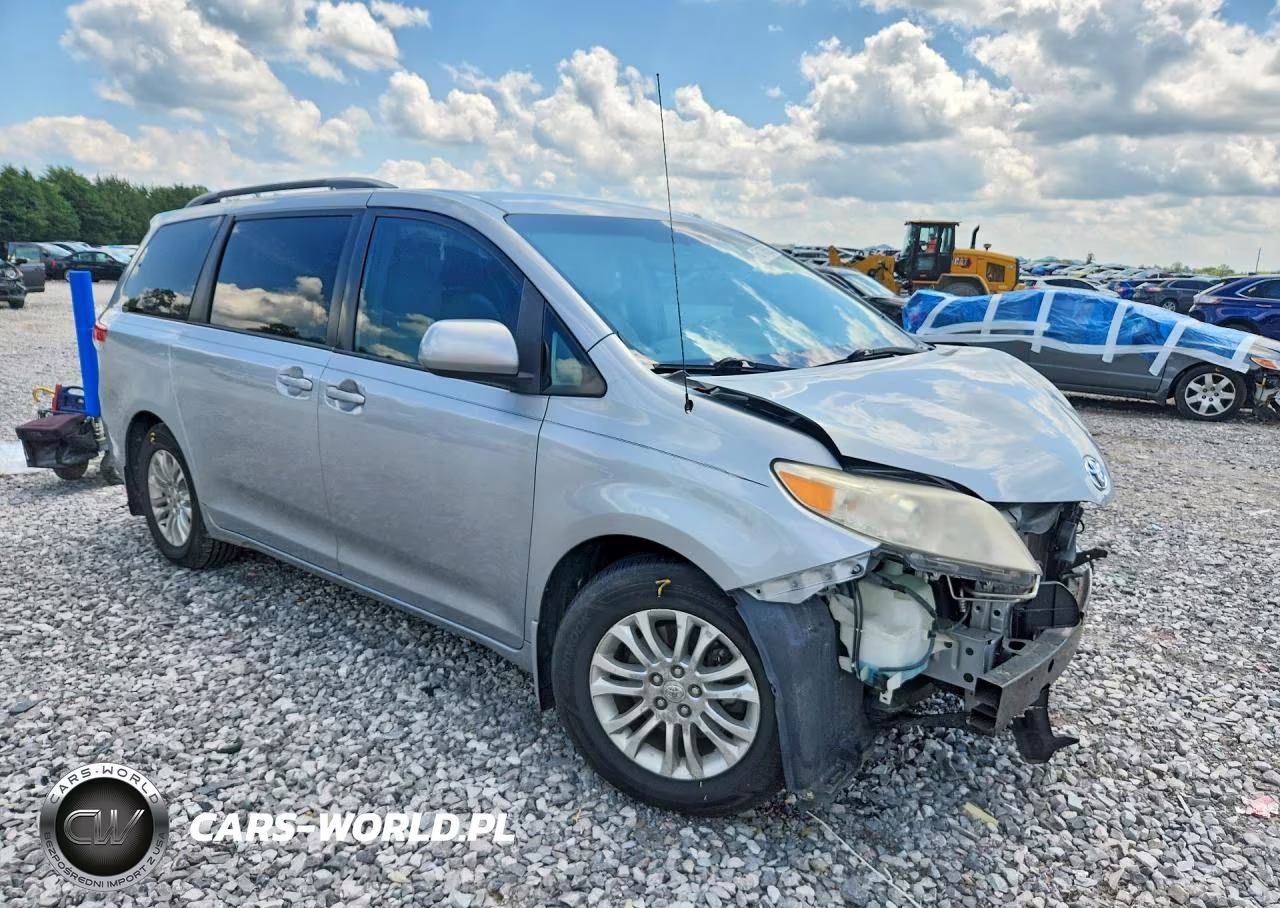 2013 Toyota Sienna Le VIN:5TDKK3DC1DS399268 - 4