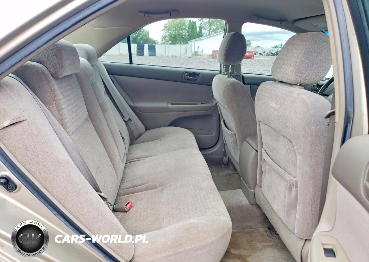 2004 Toyota Camry Le VIN:JTDBE32KX40261913 - 10