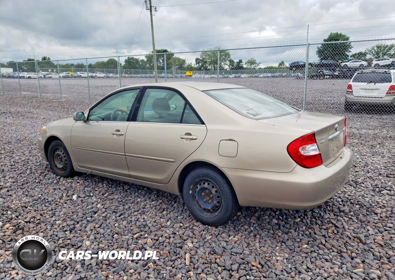 2004 Toyota Camry Le VIN:JTDBE32KX40261913 - 2