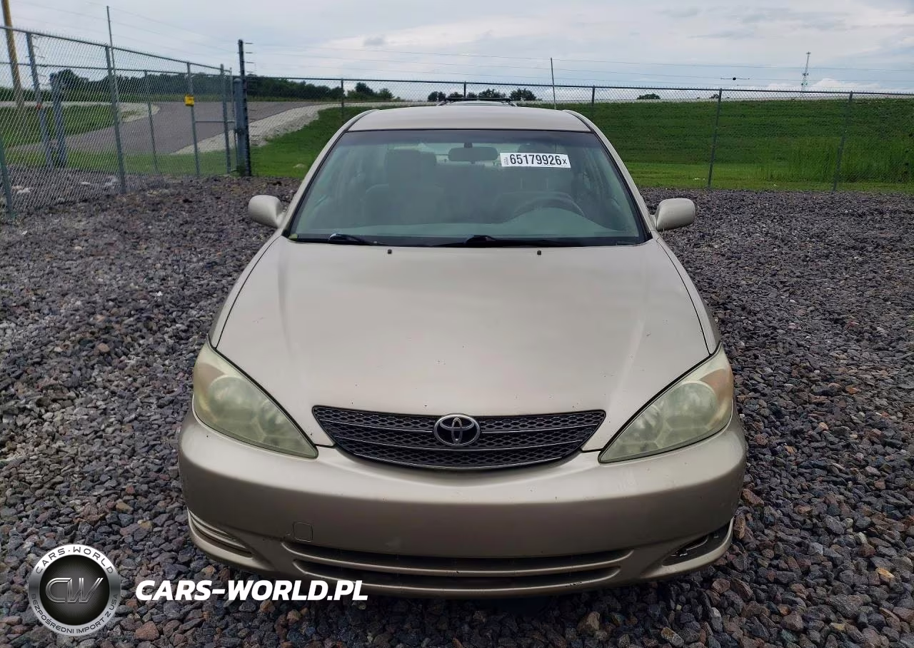 2004 Toyota Camry Le VIN:JTDBE32KX40261913 - 5