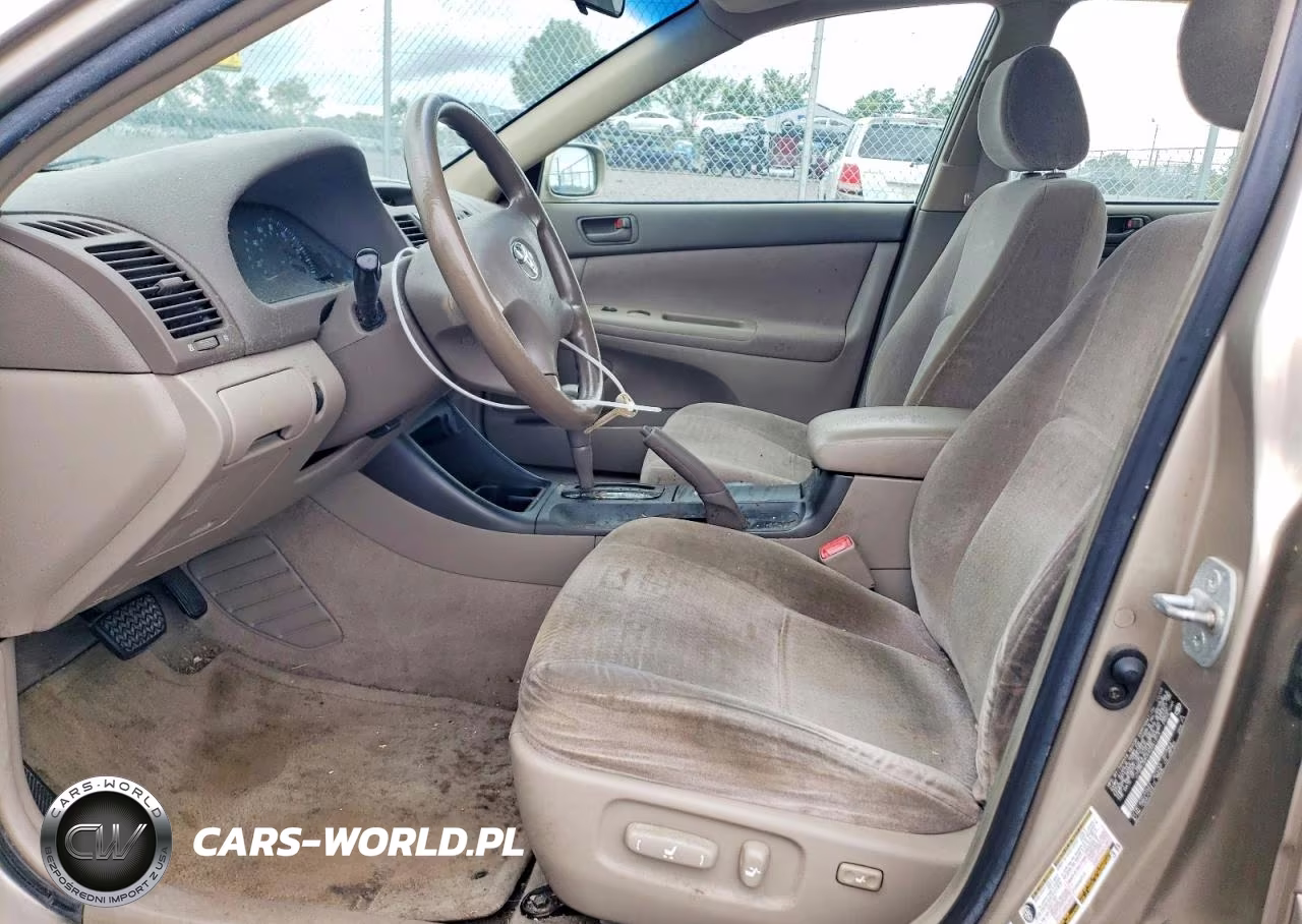 2004 Toyota Camry Le VIN:JTDBE32KX40261913 - 7