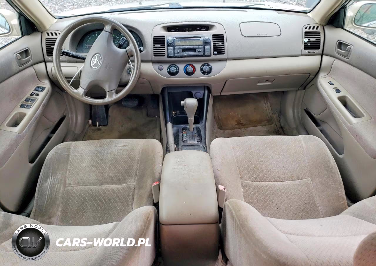 2004 Toyota Camry Le VIN:JTDBE32KX40261913 - 8
