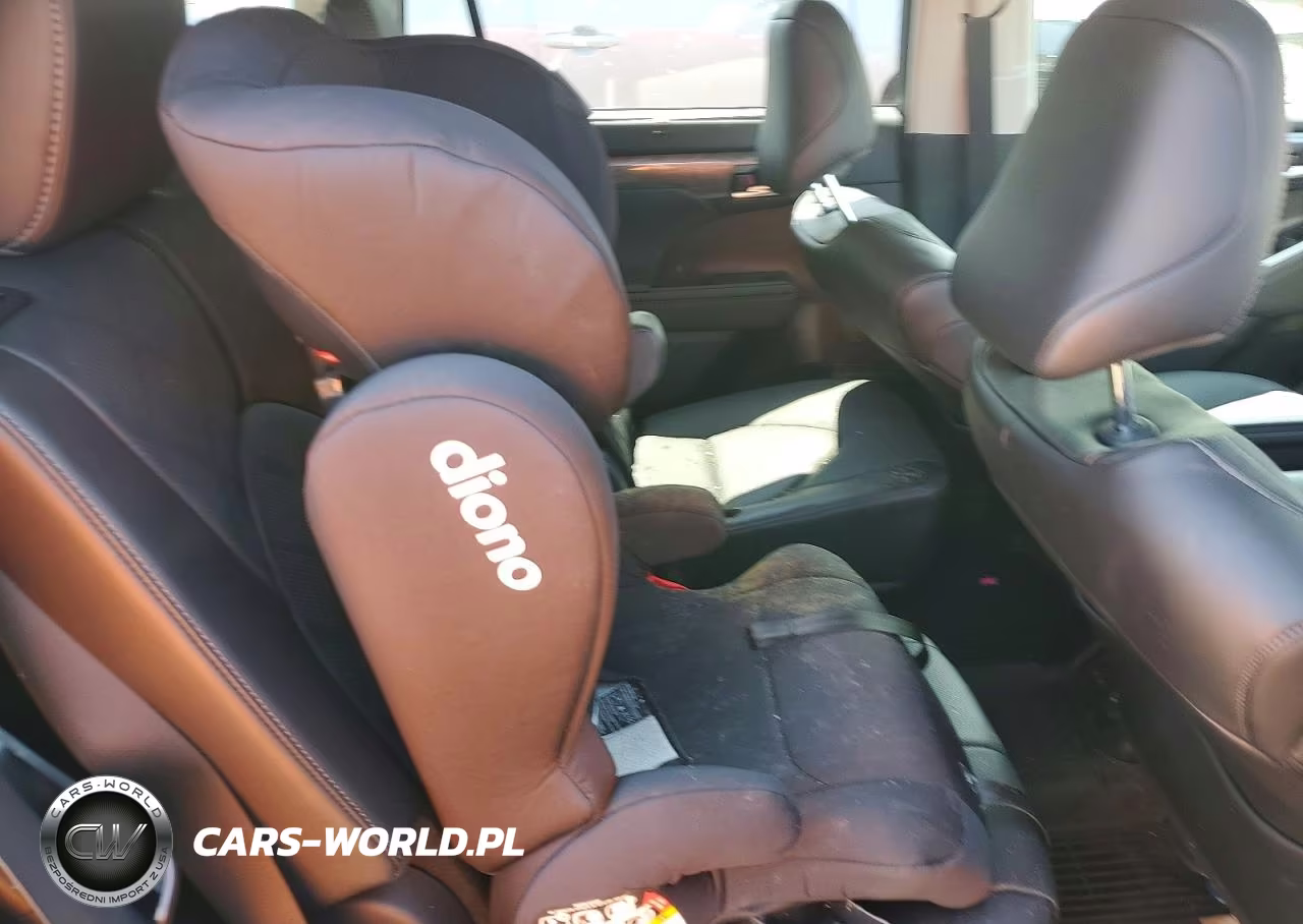 2026 Toyota Highlander Hybrid Platinum VIN:5TDEBRCH2TS722593 - 10