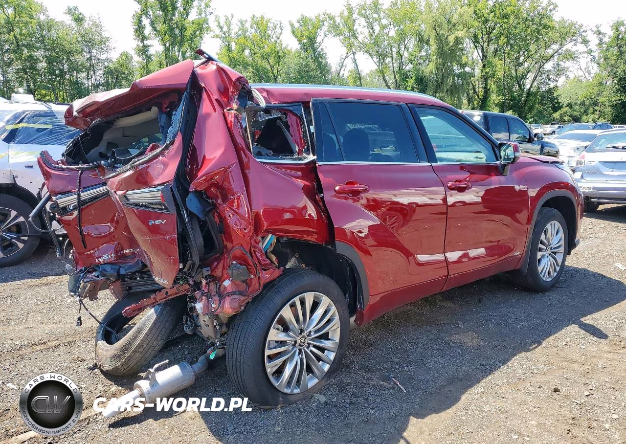 2026 Toyota Highlander Hybrid Platinum VIN:5TDEBRCH2TS722593 - 3