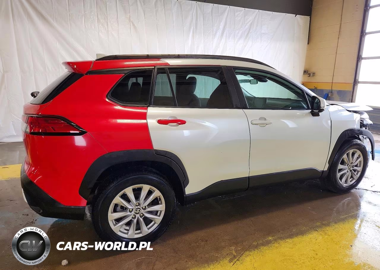 2022 Toyota Corolla Cross Le VIN:7MUCAAAG0NV033537 - 3