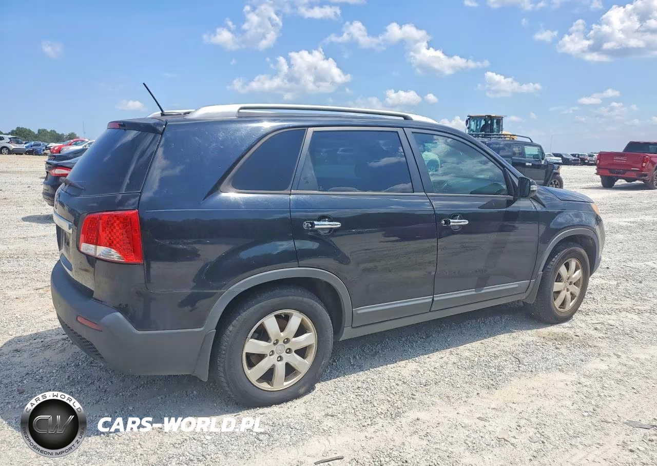 2013 Kia Sorento Lx VIN:5XYKT3A64DG364040 - 3