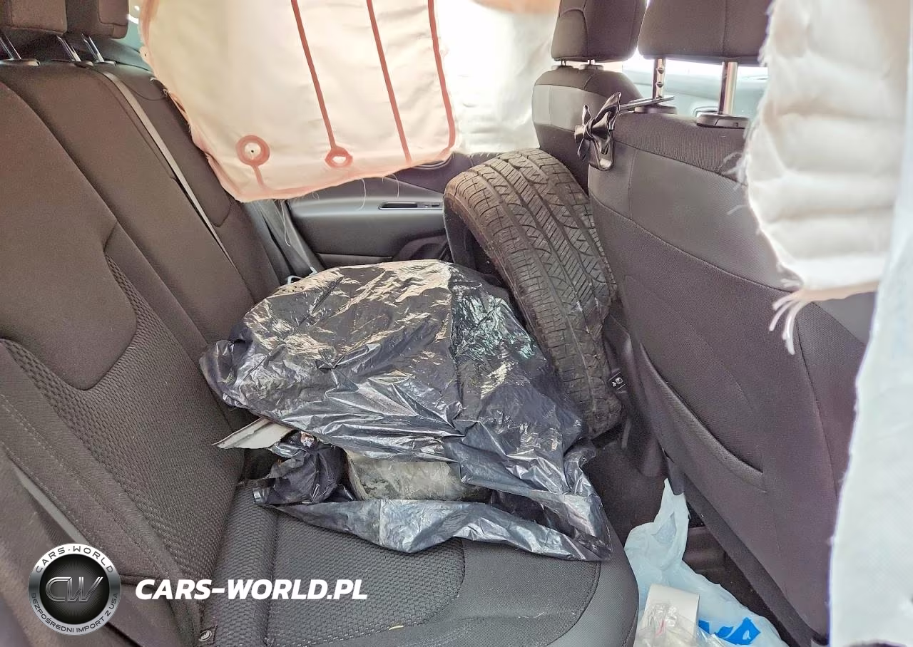 2018 Jeep Renegade Latitude VIN:ZACCJBBB4JPJ09414 - 10