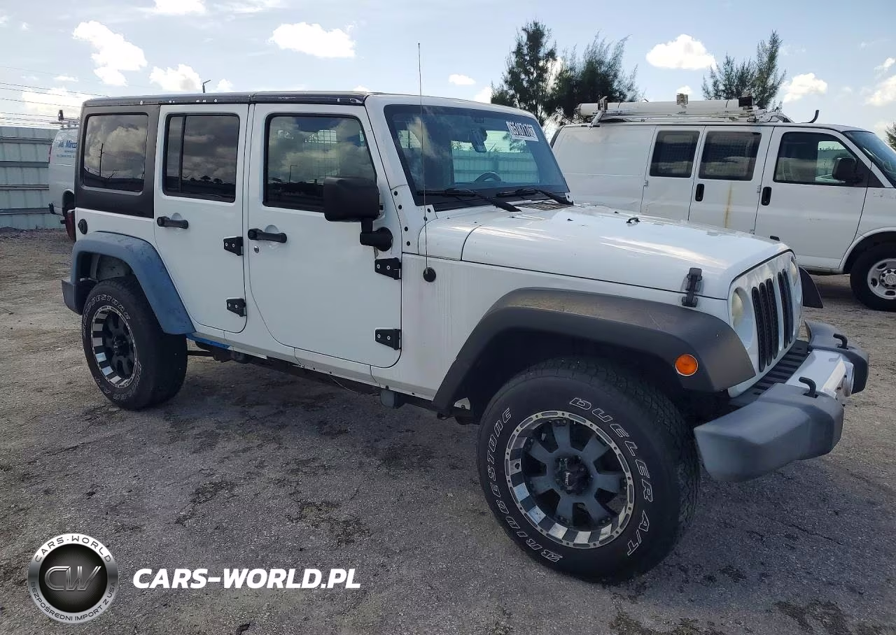 2014 Jeep Wrangler Unlimited Sahara VIN:1C4BJWEG0EL206987 - 4