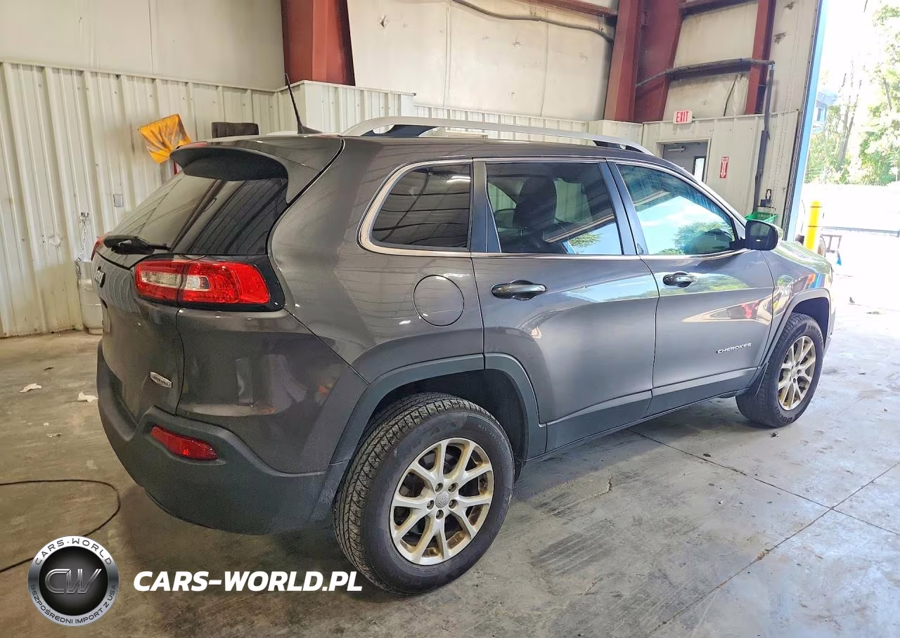 2018 Jeep Cherokee Latitude Plus VIN:1C4PJMLB3JD512877 - 3