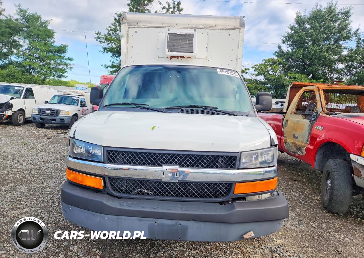 2022 Chevrolet Express Refrigerated Box Truck VIN:1GB0GRF76N1144968 - 5