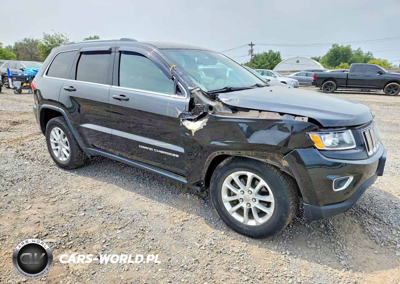 2015 Jeep Grand Cherokee Laredo VIN:1C4RJFAGXFC226363 - 4