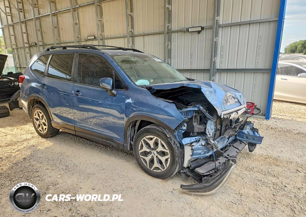 2020 Subaru Forester Premium VIN:JF2SKAGC1LH565874 - 4