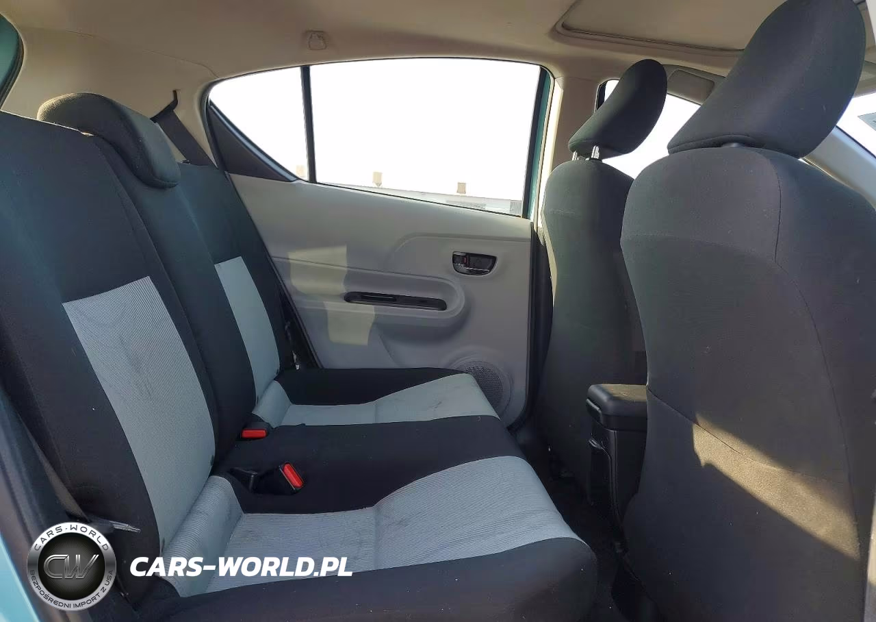 2012 Toyota Prius C Three VIN:JTDKDTB33C1020103 - 10