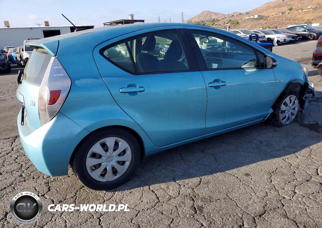 2012 Toyota Prius C Three VIN:JTDKDTB33C1020103 - 3
