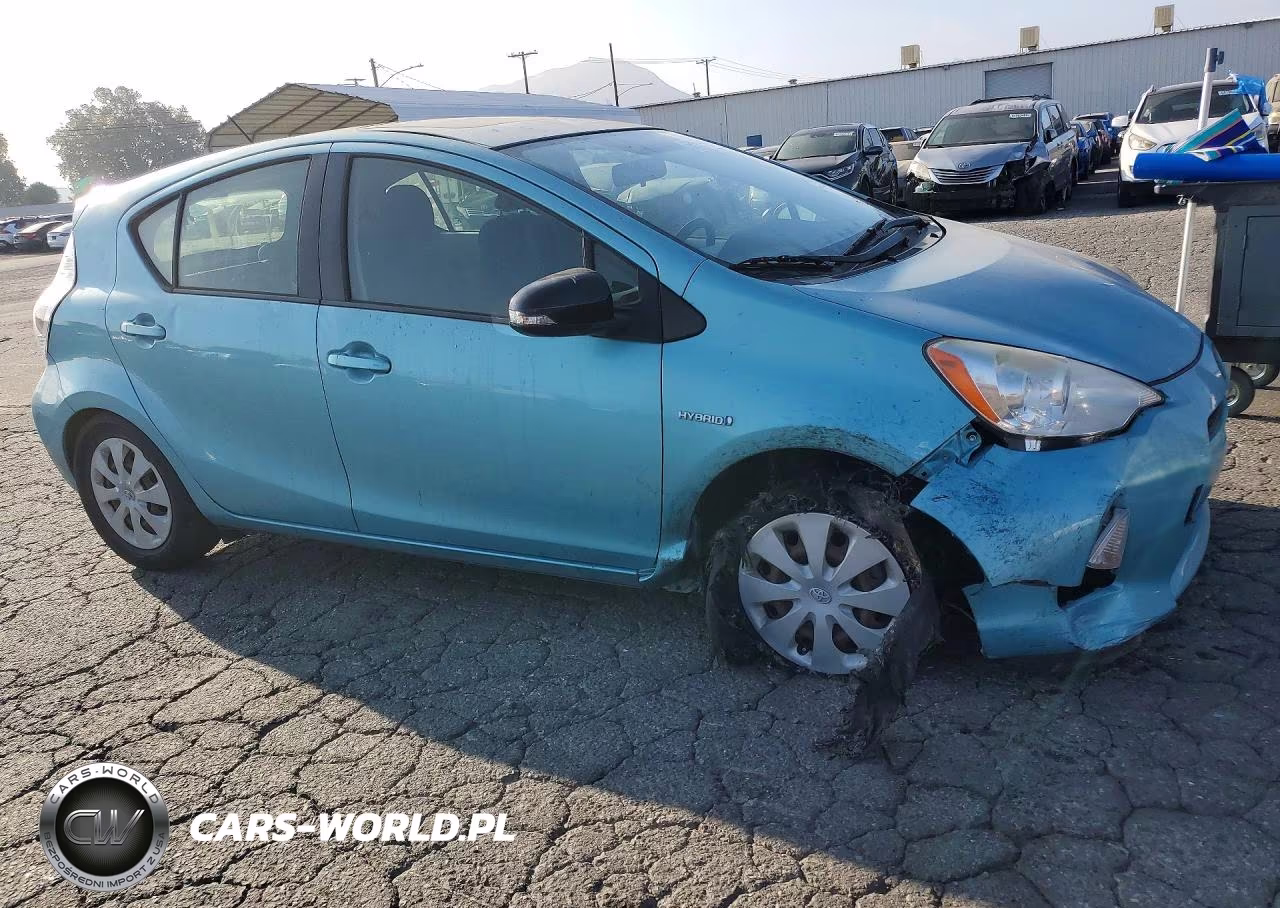 2012 Toyota Prius C Three VIN:JTDKDTB33C1020103 - 4