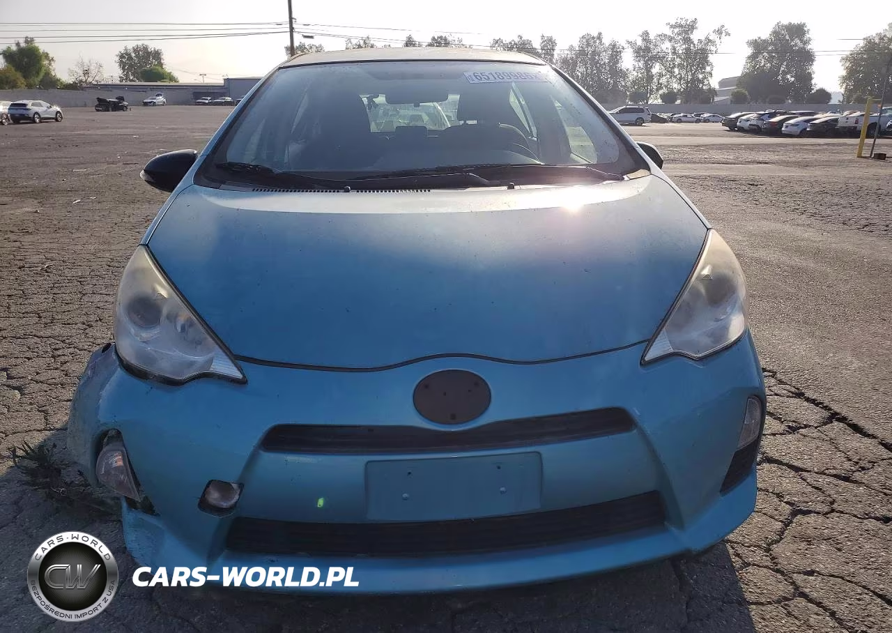 2012 Toyota Prius C Three VIN:JTDKDTB33C1020103 - 5