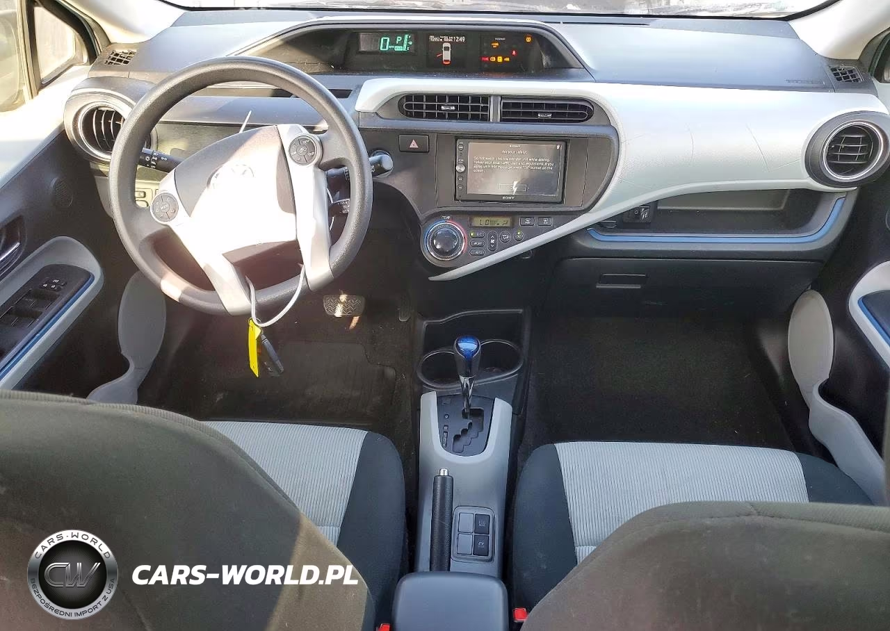 2012 Toyota Prius C Three VIN:JTDKDTB33C1020103 - 8
