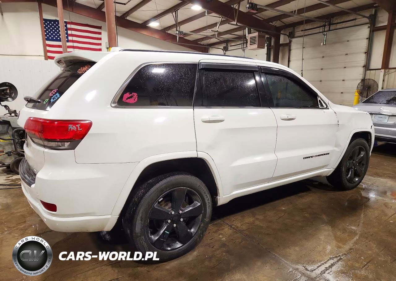 2015 Jeep Grand Cherokee Laredo VIN:1C4RJFAG0FC724622 - 3