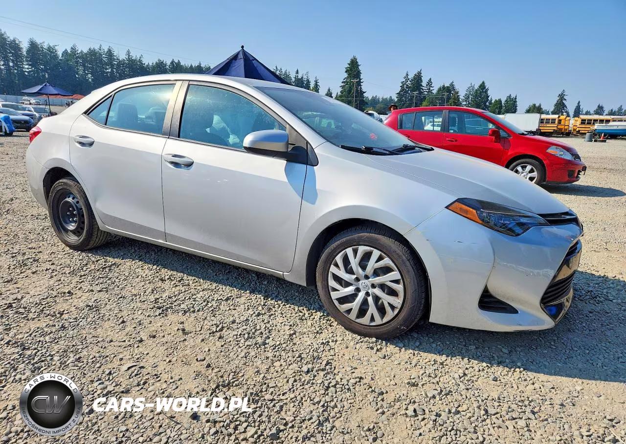 2018 Toyota Corolla Le VIN:2T1BURHE2JC064016 - 4