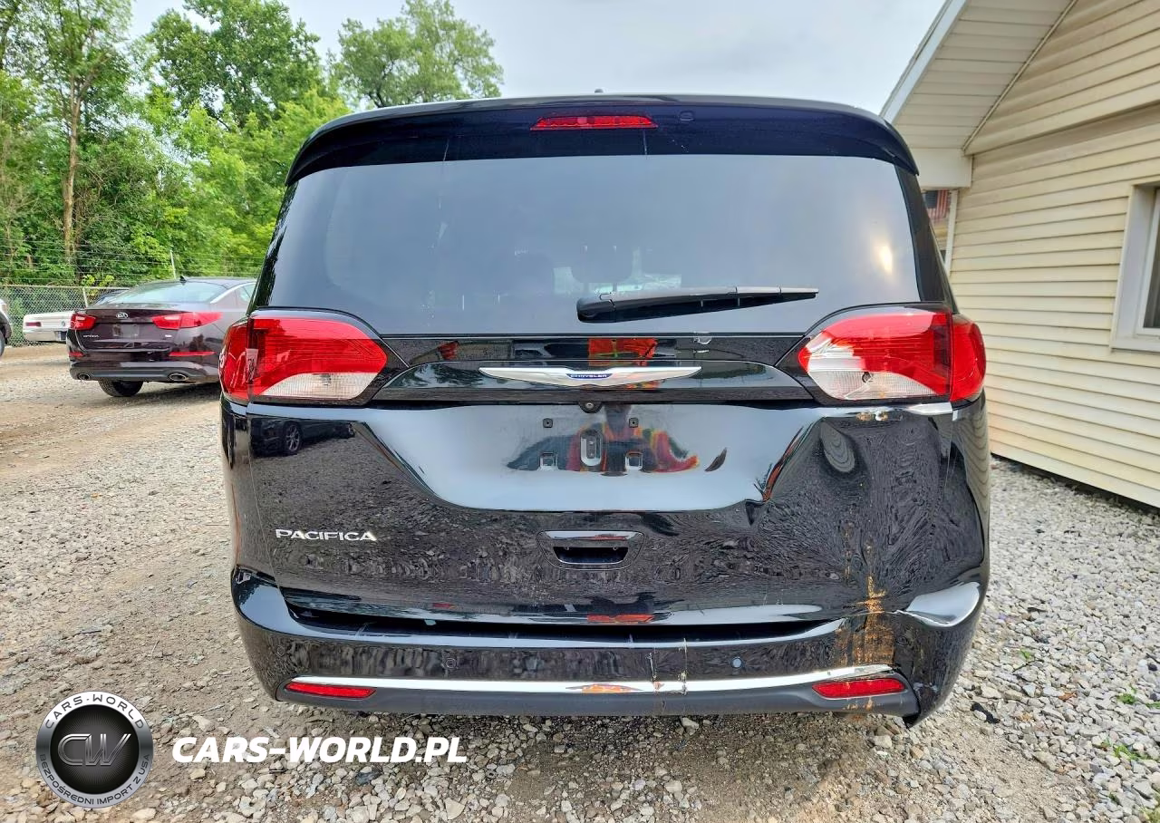 2020 Chrysler Pacifica Touring VIN:2C4RC1FG2LR136746 - 6