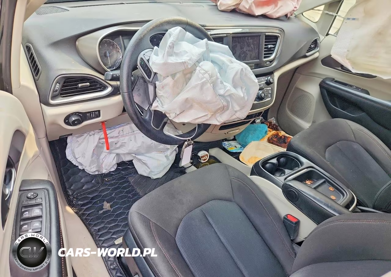 2020 Chrysler Pacifica Touring VIN:2C4RC1FG2LR136746 - 8