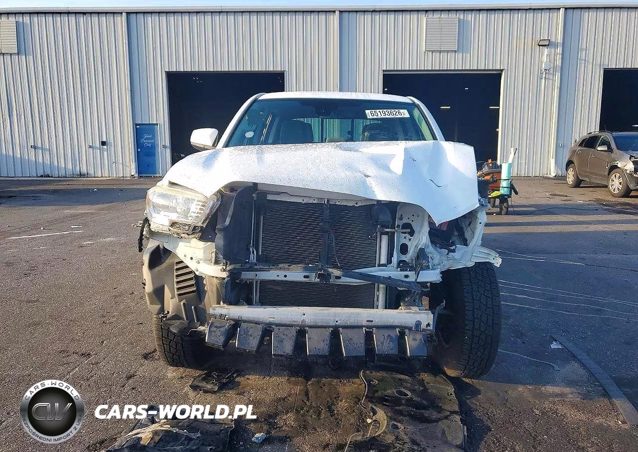 2018 Toyota Tacoma Sr VIN:5TFAX5GN0JX130559 - 5