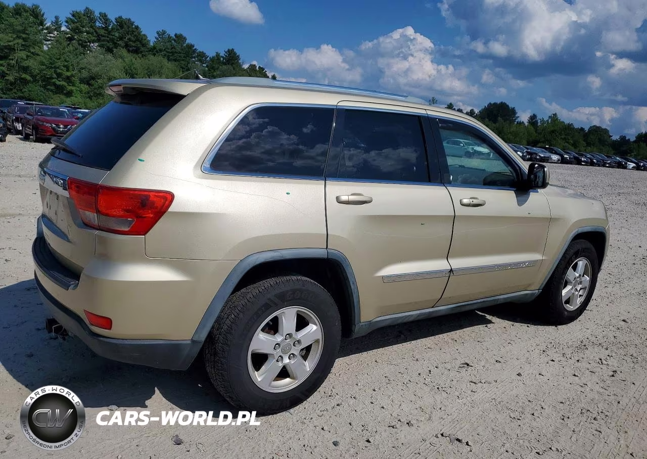 2011 Jeep Grand Cherokee Laredo VIN:1J4RR4GG6BC571818 - 3