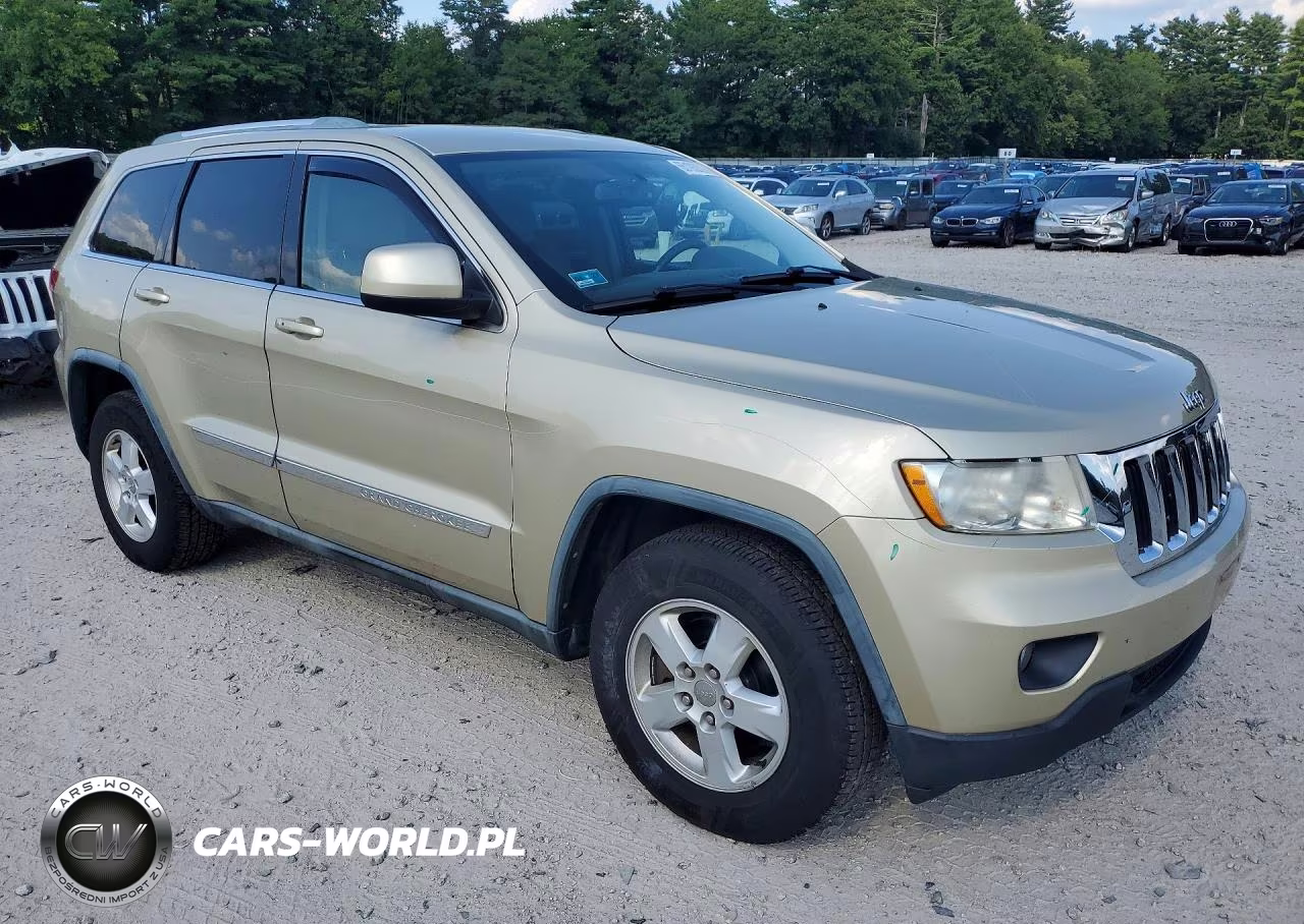 2011 Jeep Grand Cherokee Laredo VIN:1J4RR4GG6BC571818 - 4