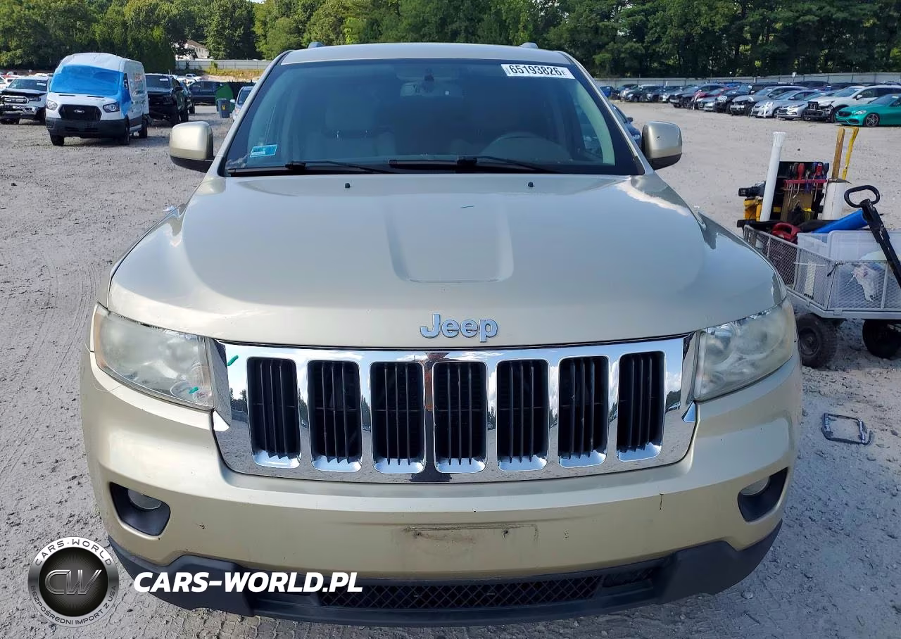 2011 Jeep Grand Cherokee Laredo VIN:1J4RR4GG6BC571818 - 5