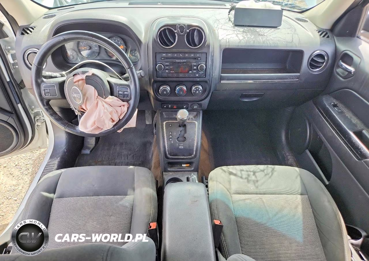 2016 Jeep Patriot Latitude VIN:1C4NJRFB3GD630906 - 8