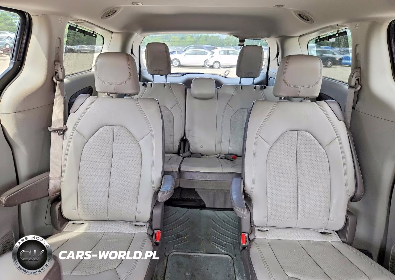2017 Chrysler Pacifica Touring L Plus VIN:2C4RC1EG5HR757326 - 10