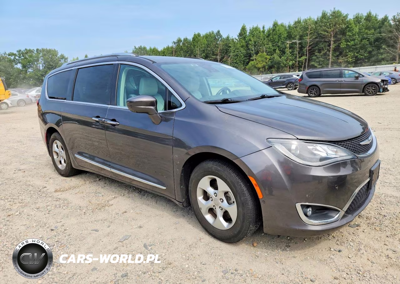 2017 Chrysler Pacifica Touring L Plus VIN:2C4RC1EG5HR757326 - 4