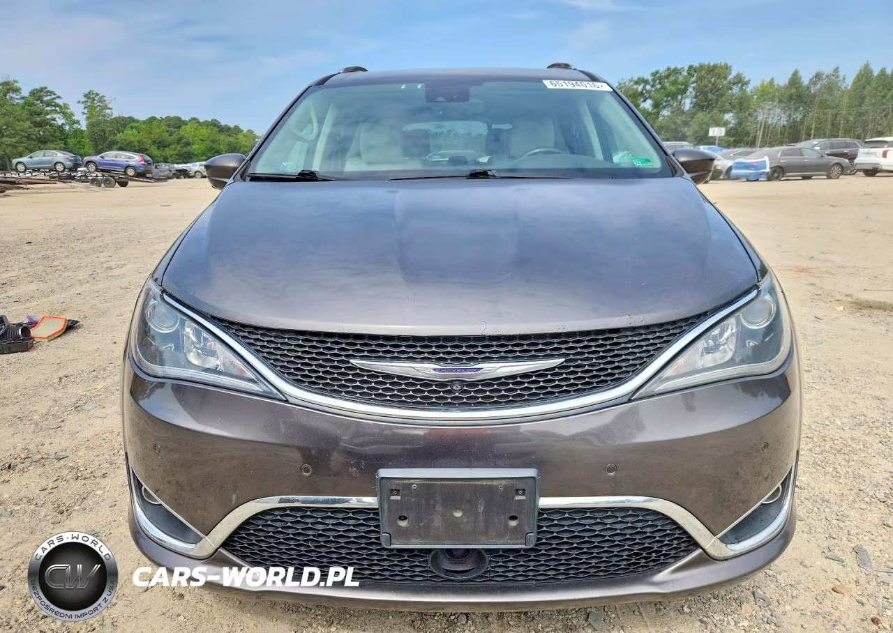 2017 Chrysler Pacifica Touring L Plus VIN:2C4RC1EG5HR757326 - 5