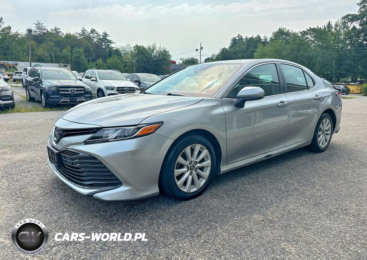 2018 Toyota Camry Le VIN:4T1B11HK5JU584516 - 2