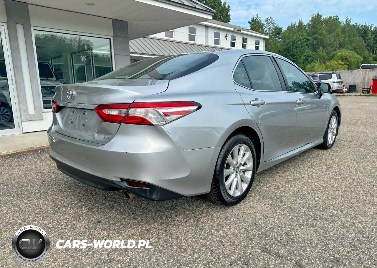 2018 Toyota Camry Le VIN:4T1B11HK5JU584516 - 4