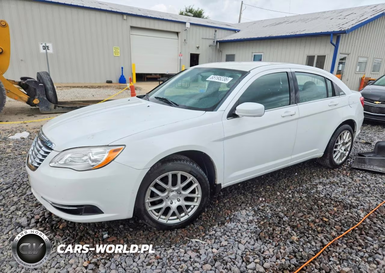 2013 Chrysler 200 Touring – zdjęcie 1 z 12